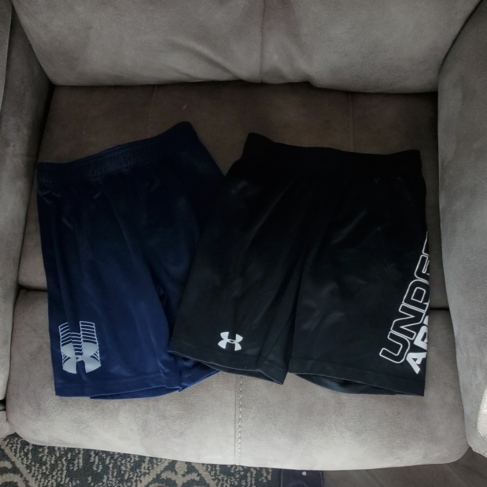 Boys sz 6 UA shorts